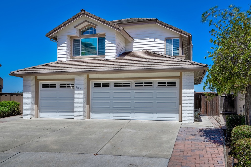 Spectacular panoramic VIEWS 180deg! Elegant 5 bedroom/3 bath home with grand entry -1Br/1Ba downstairs. Features include hardwood floors, kitchen with center island, and low maintenance yard. Master suite with sit down views, balcony, soaking tub and see through fire place. Pristine cul-de-sac location, oversized 3-car garage w/ ample storage. Low HOA fees. No Mello Roos Westwood Club privileges with swimming/tennis+. Highly acclaimed Poway Unified School District. Walk to school and shopping. Neighborhoods: Westwood Valley Equipment: Garage Door Opener, Range/Oven Other Fees: 395 Sewer: Sewer Connected Topography: RSLP