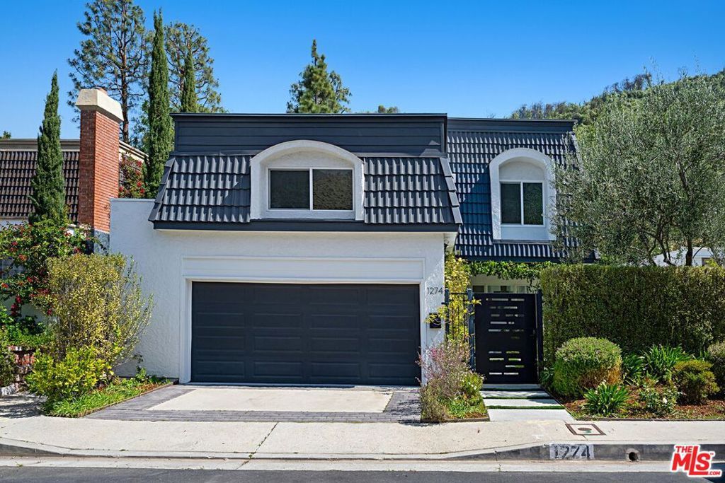 Photo of 1274 Calle De Sevilla, Pacific Palisades, CA 90272 (MLS # 26669777)