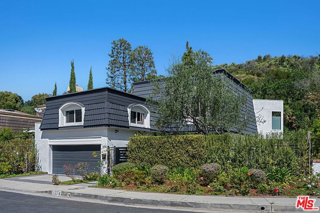 Photo of 1274 Calle De Sevilla, Pacific Palisades, CA 90272 (MLS # 26669777)