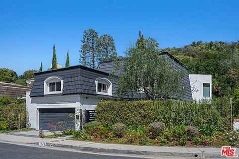 Photo of 1274 Calle De Sevilla, Pacific Palisades, CA 90272 (MLS # 26669777)