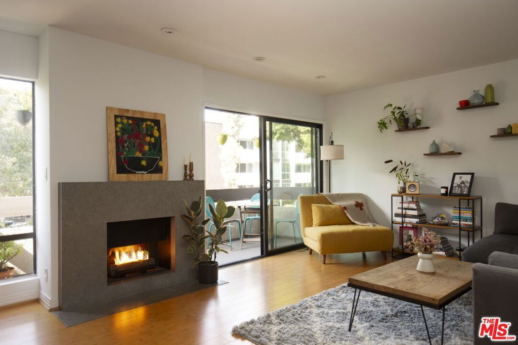 Photo of 950 N Kings Road #208, West Hollywood, CA 90069 (MLS # 25559965)
