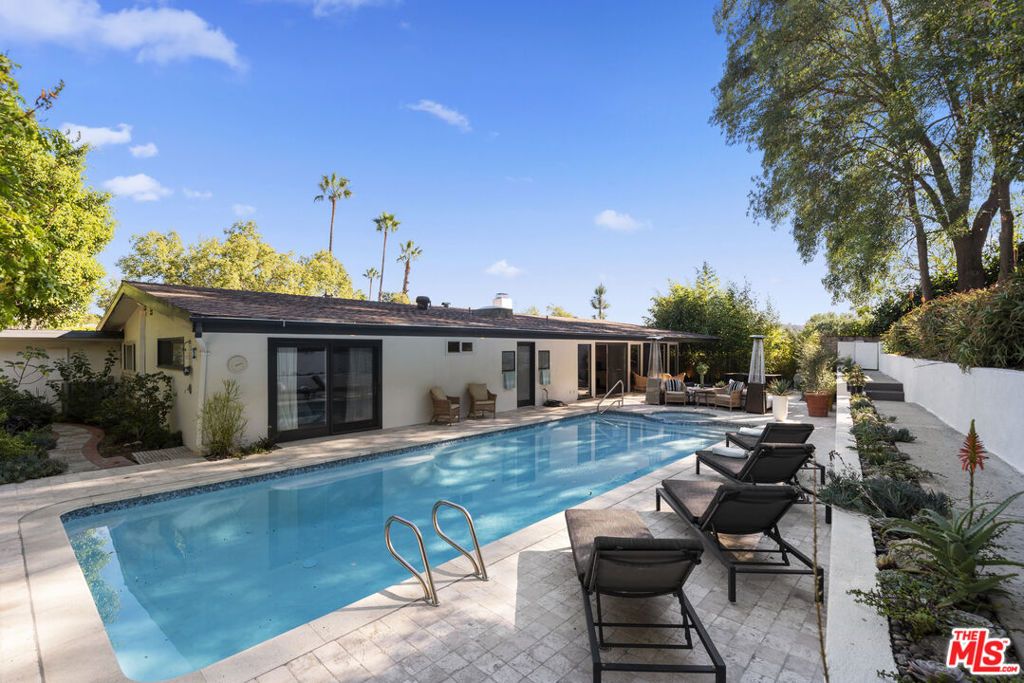 Photo of 8670 Allenwood Road, Los Angeles, CA 90046 (MLS # 25595869)