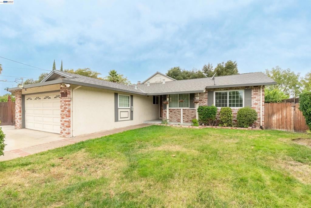 1221 Brookview Dr