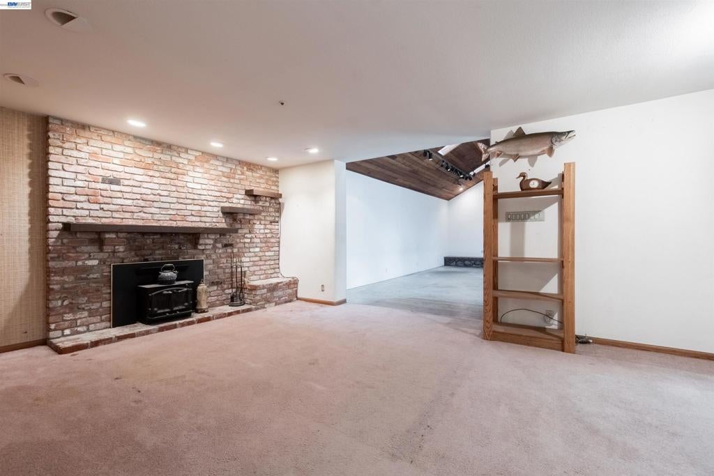 1221 Brookview Dr
