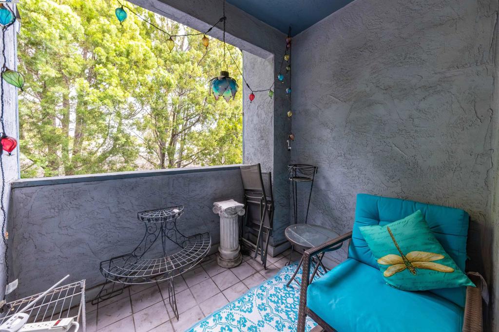 HAYWARD - Residential