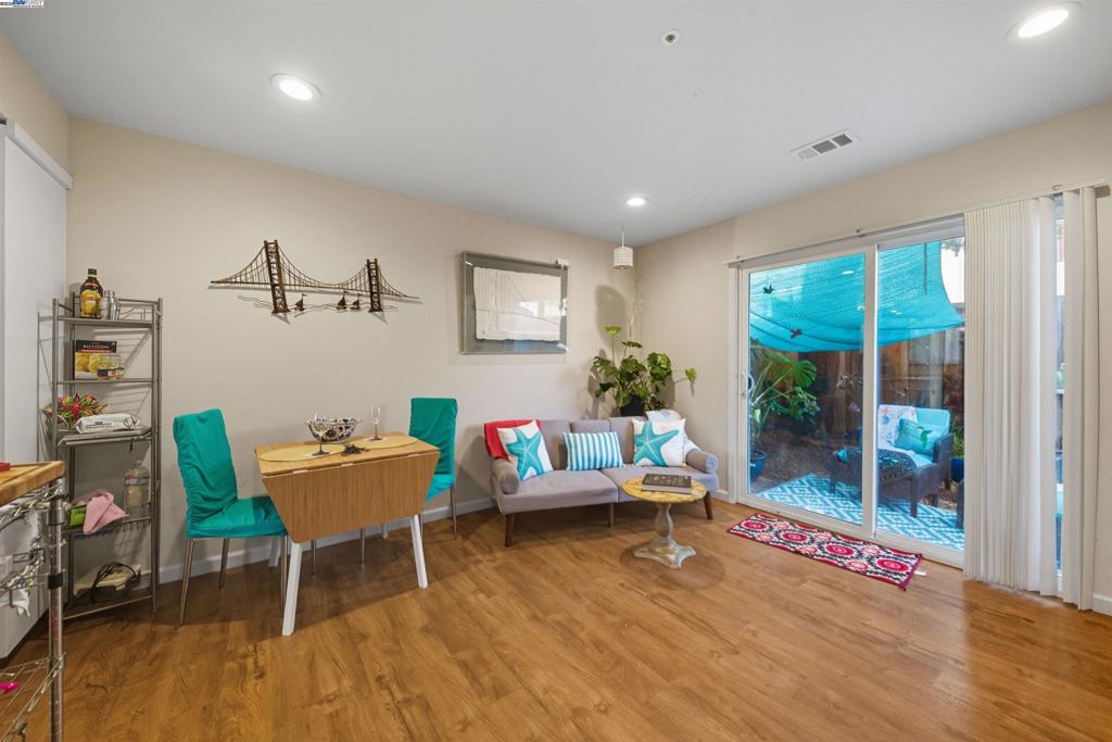 HAYWARD - Residential