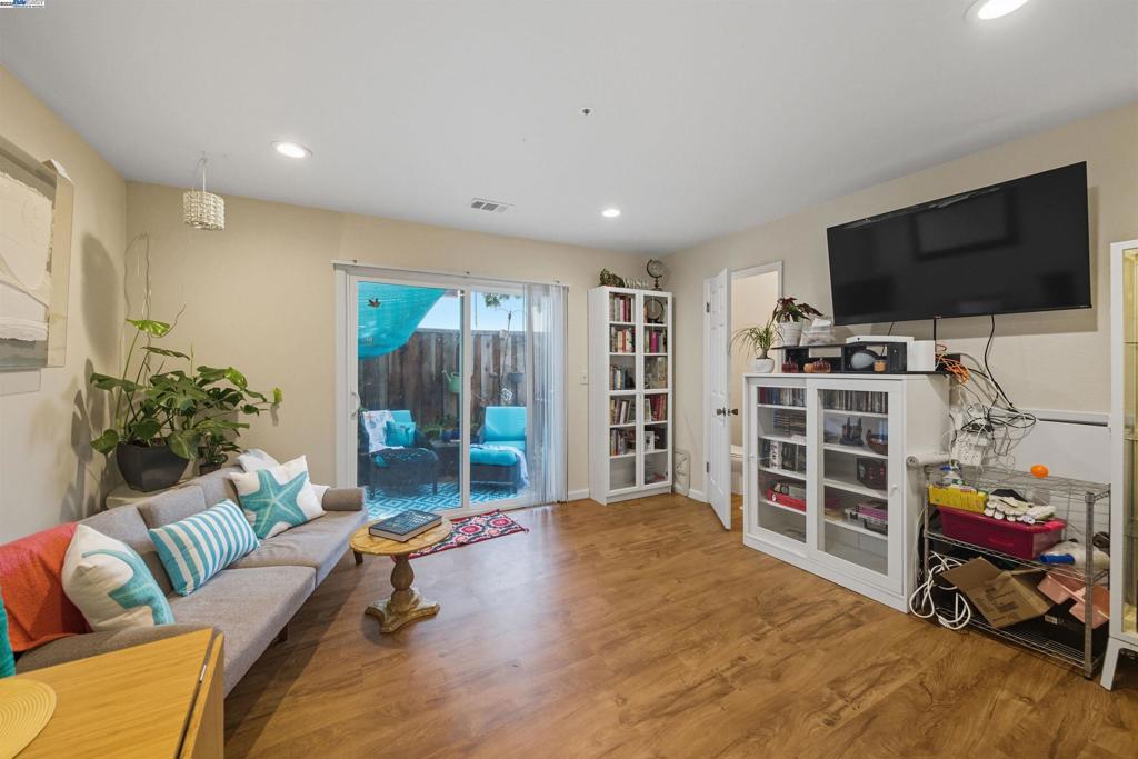 HAYWARD - Residential