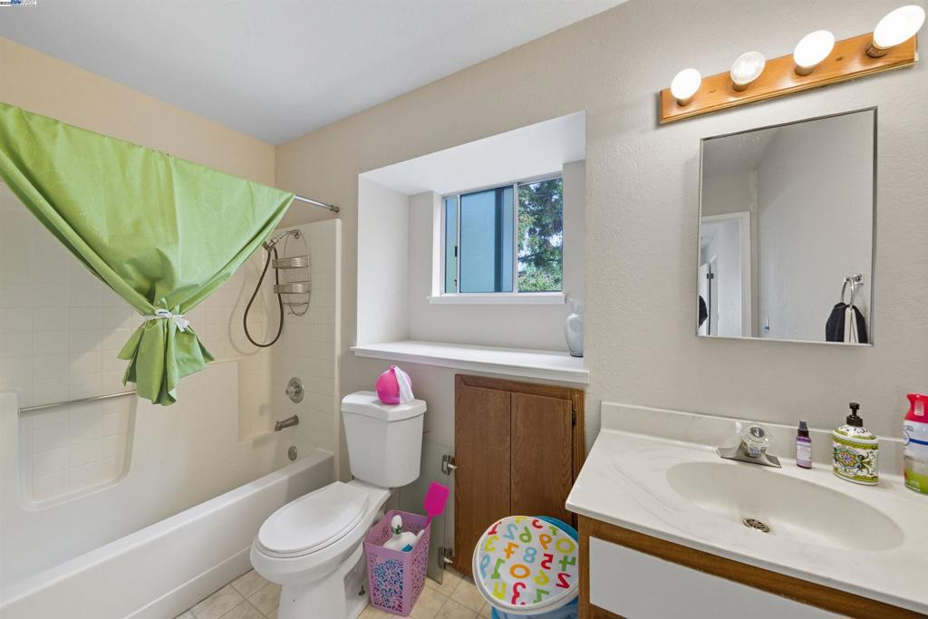HAYWARD - Residential