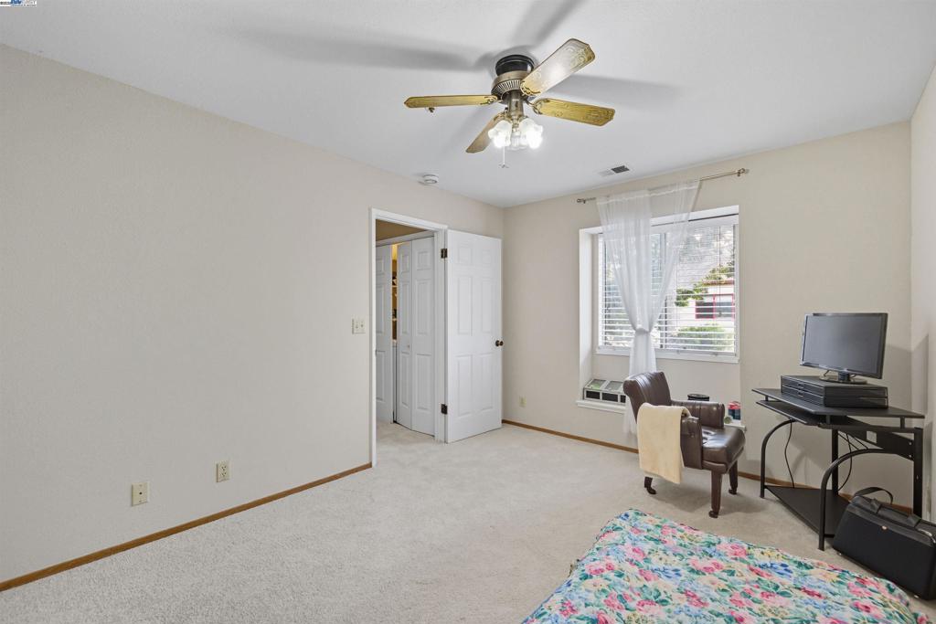 HAYWARD - Residential