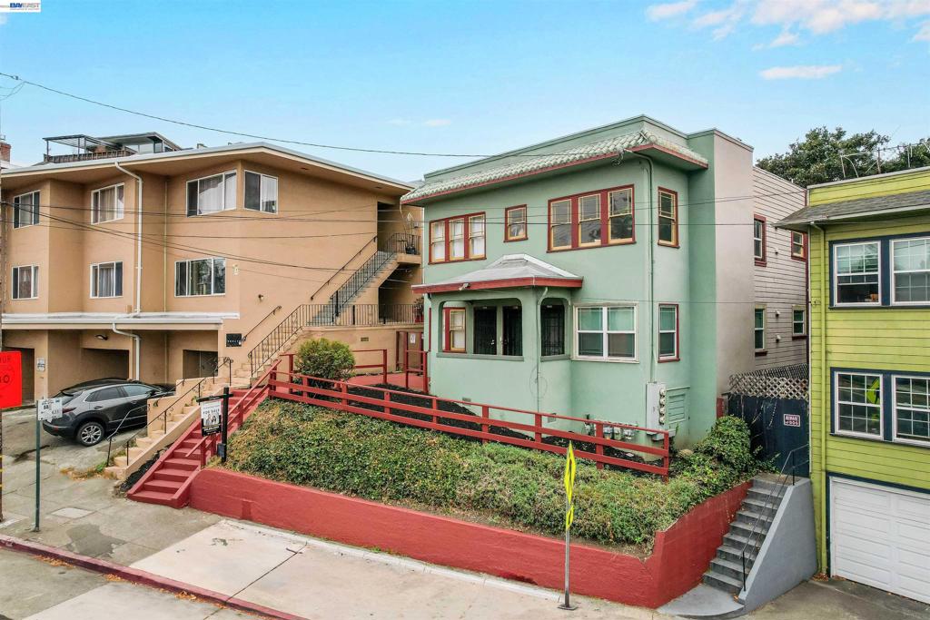 216 Oakland Ave