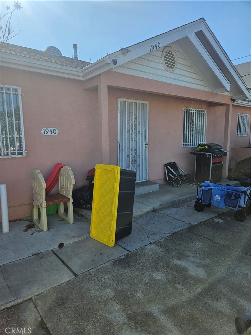 Two SFRs on a single lot, front home features 3 bd 2 bath with hard wood flooring and up graded kitchen. Additional home was built in 2020 and features new kitchen, flooring and 3bd 2 bath with gated wrought iron fencing throughout the property. Close proximity to shopping and freeways. Great for large family.......