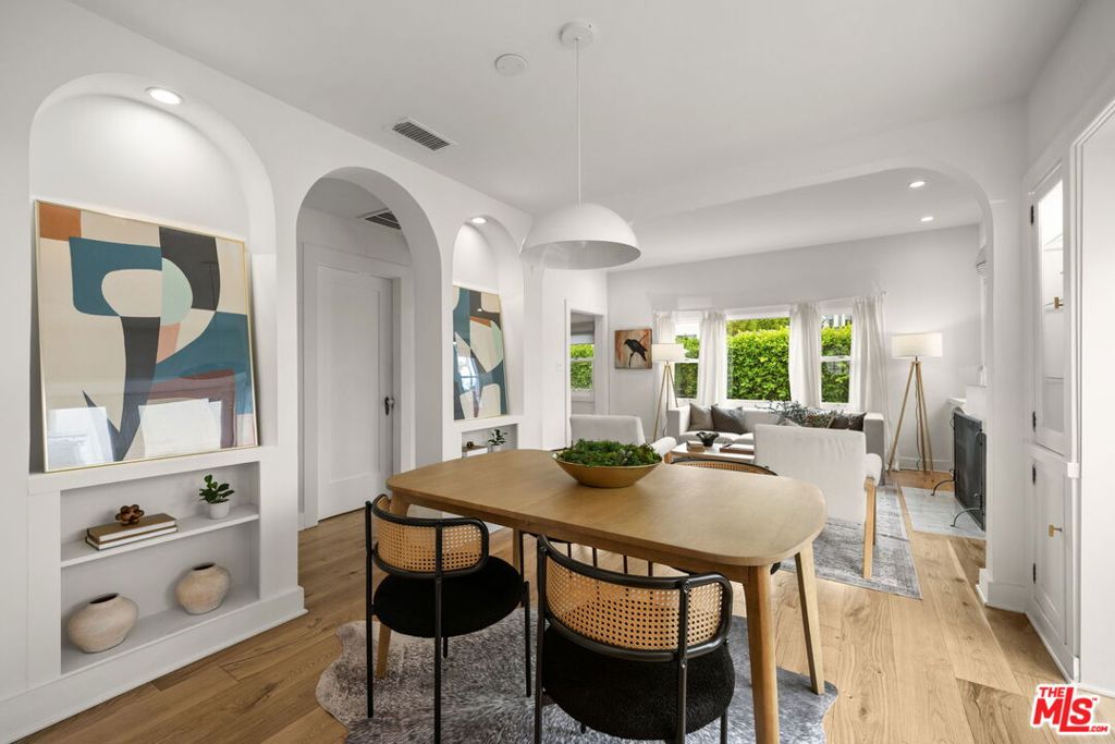 911 Superba Avenue