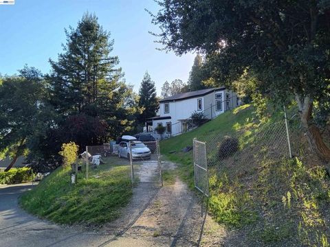 Photo of 6971 Bristol Drive Dr, Berkeley, CA 94705 (MLS # 41124412)