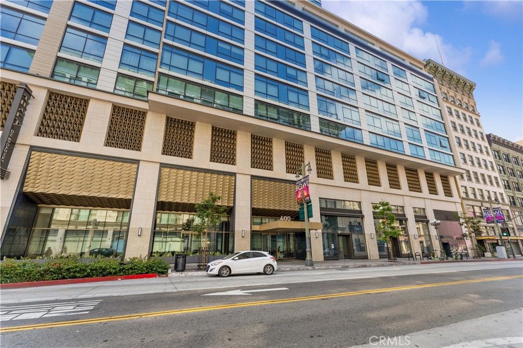 Photo of 400 S Broadway #1314, Los Angeles, CA 90013 (MLS # AR26045924)