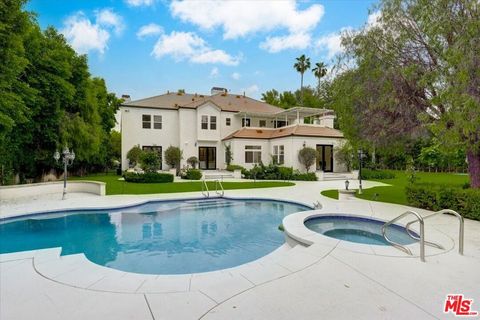 Photo of 5435 Donna Avenue, Tarzana, CA 91356 (MLS # 25510351)