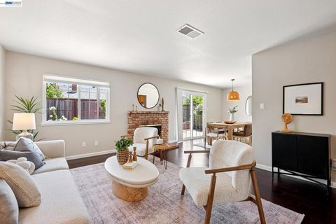 Photo of 328 Sand Beach Rd RD, Alameda, CA 94501 (MLS # 41131945)