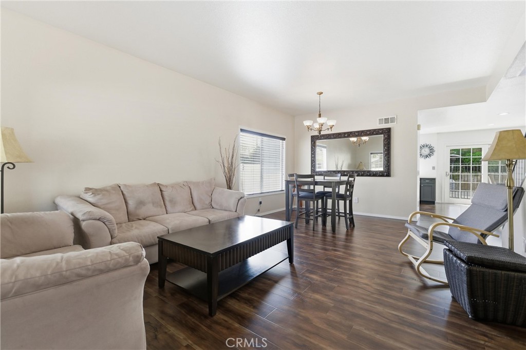 2832 W Pondera Street