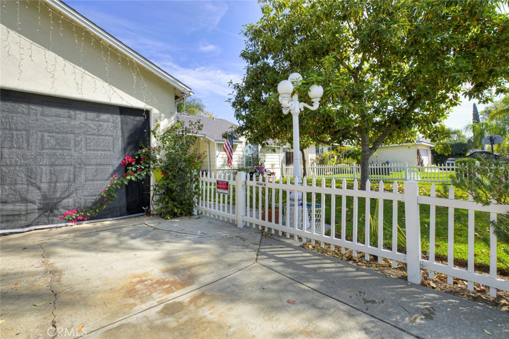 1029 E Galatea