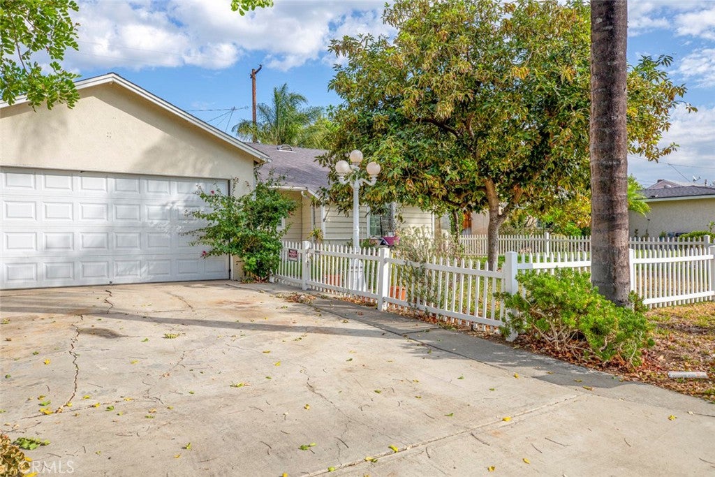 1029 E Galatea