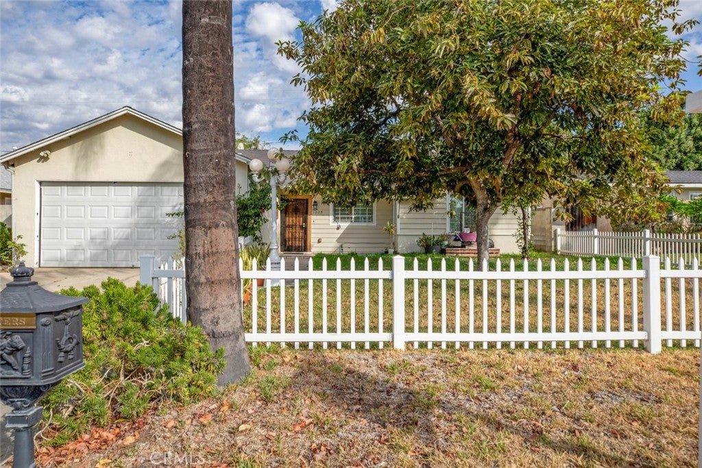 1029 E Galatea