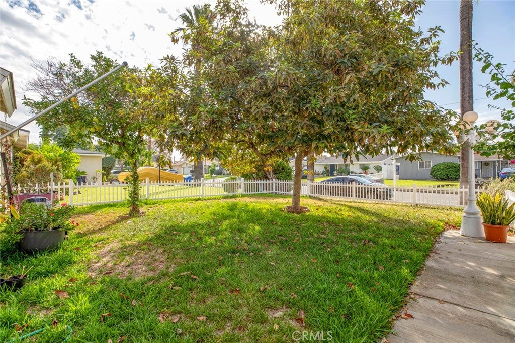 1029 E Galatea