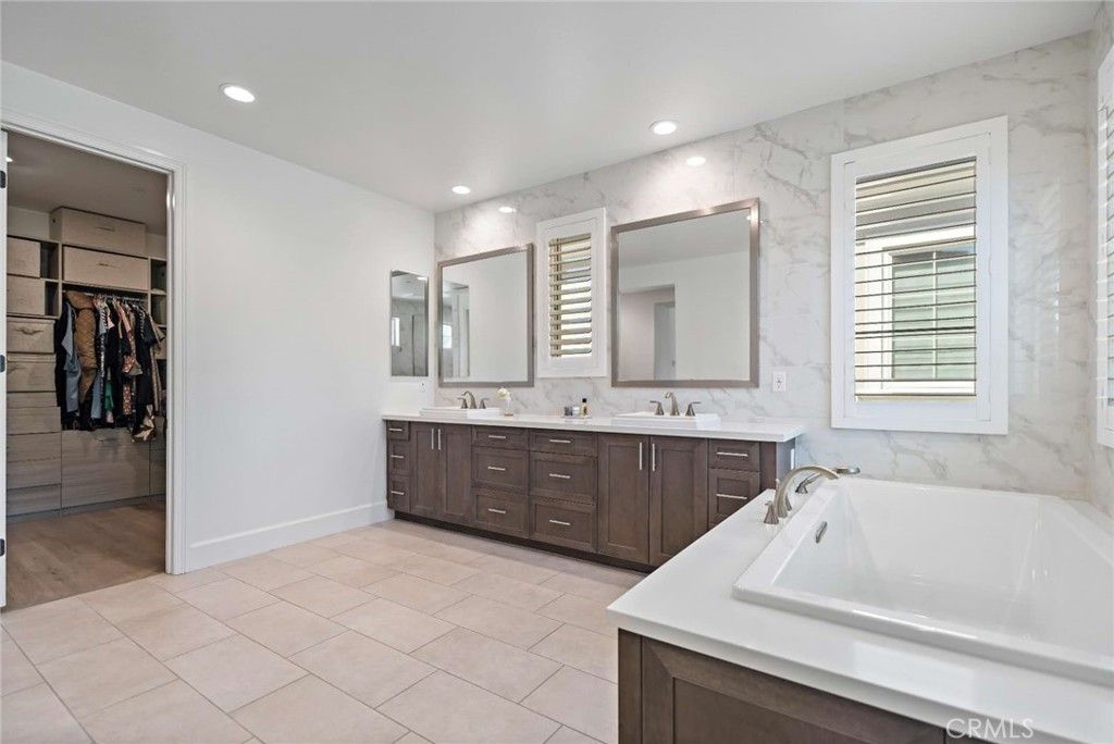 listing image 130729272718252947111