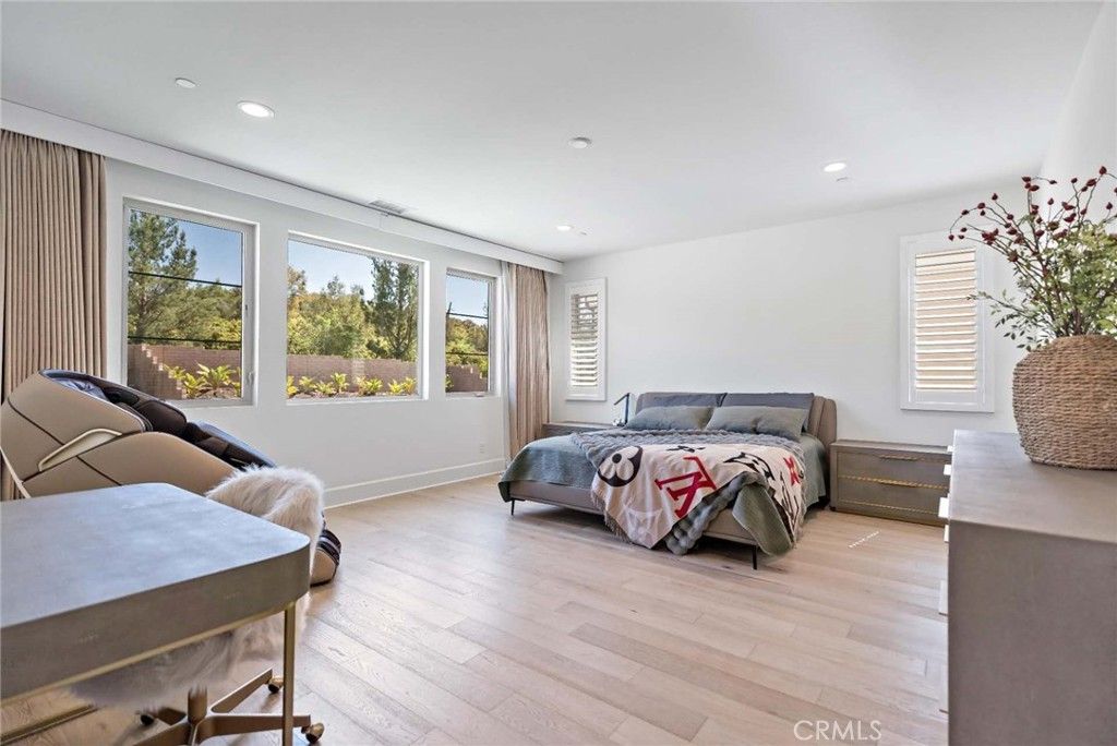 listing image 130726953278564625309