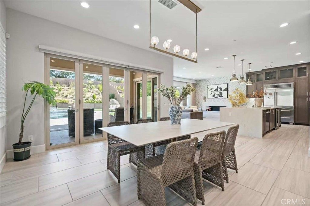 listing image 130721768695259823432