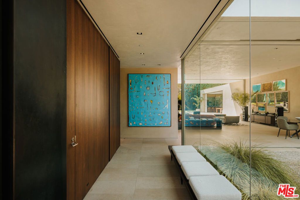 Photo of 717 Moreno Avenue, Los Angeles, CA 90049 (MLS # 25522841)