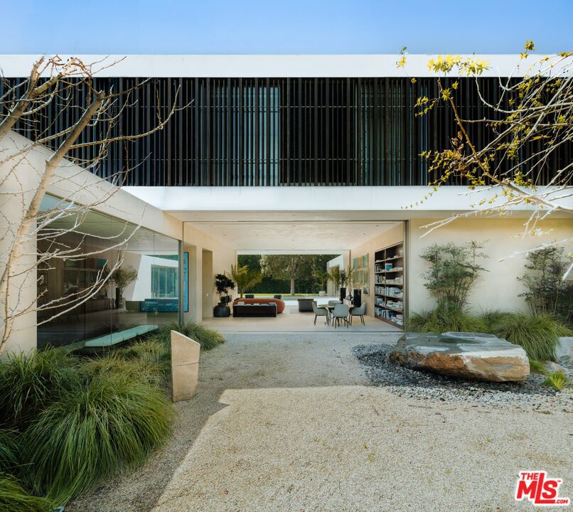 Properties 4 717 Moreno Avenue