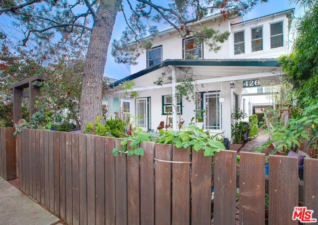 Nestled within a charming 1920s Rialto Craftsman 4-plex is a private, light-filled unit on the second floor that offers an inviting living space with 1 bedroom, 1 bathroom, an office, and a bright sunroom perfect for dining or relaxing with a good book. The unit is adorned with built-ins, stained glass, beveled mirrors, and features hardwood floors throughout. The kitchen boasts a travertine stone floor and Corian countertops. Residents can unwind in the shared garden patio and seating area, ideal for alfresco dining and relaxation. The property is conveniently located near the beach, Venice canals, and the vibrant Abbot Kinney shops and restaurants.