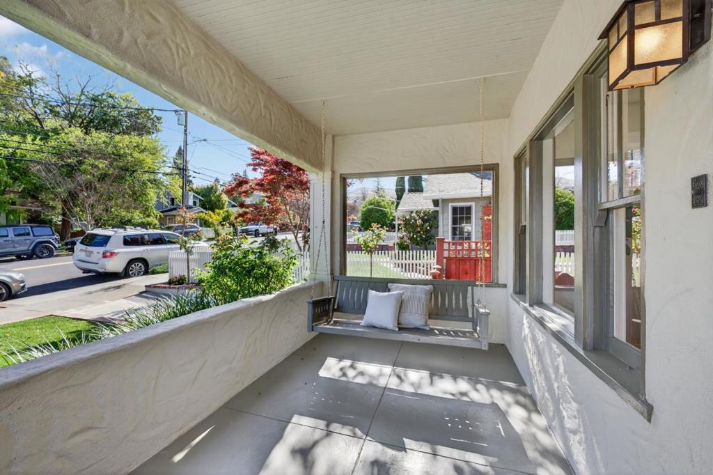136 Loma Alta Avenue