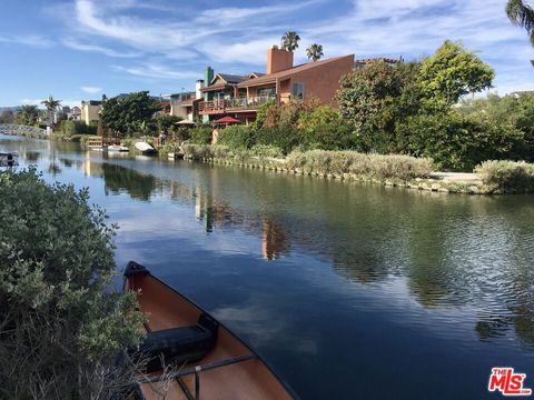 Photo of 2512 Grand Canal, Venice, CA 90291 (MLS # 26700997)