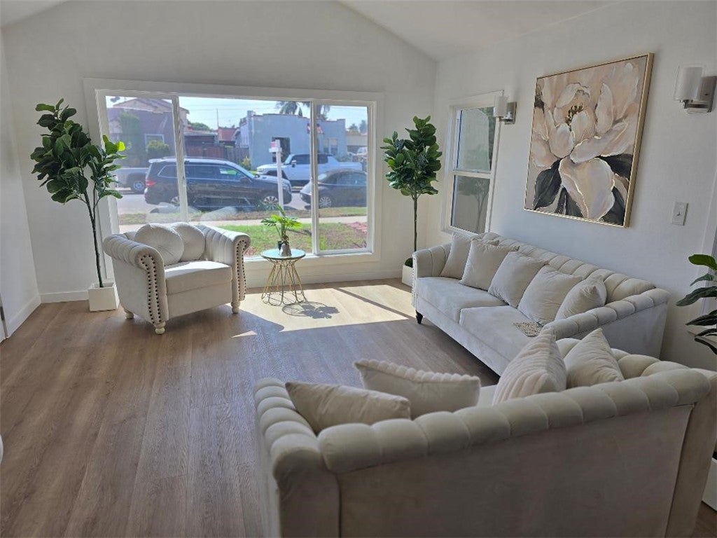 739 W 102nd