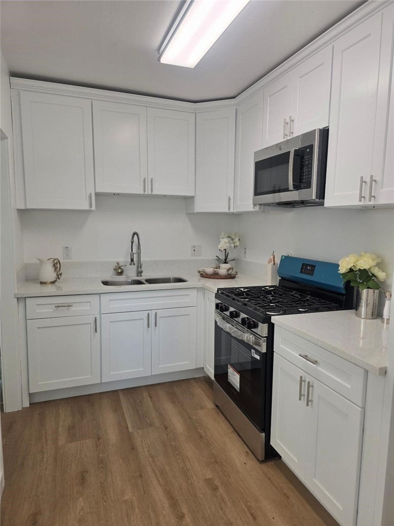739 W 102nd
