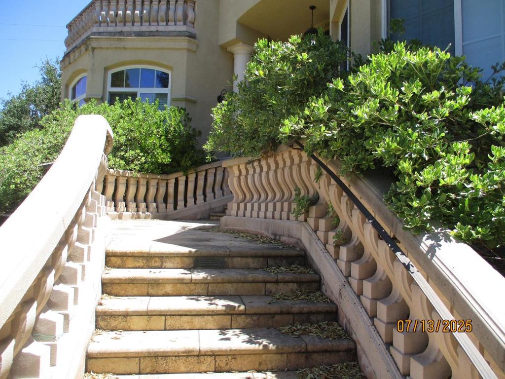 Properties 4 15520 Quito Road