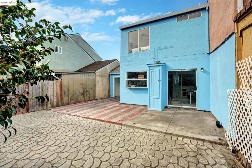 IRON TRIANGLE - Residential