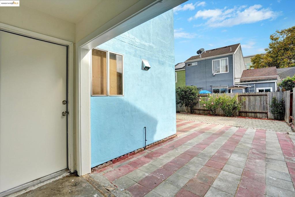 IRON TRIANGLE - Residential