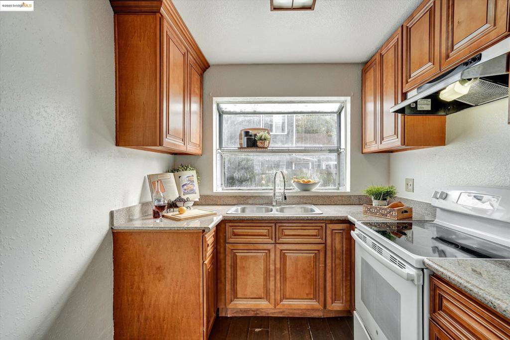 IRON TRIANGLE - Residential