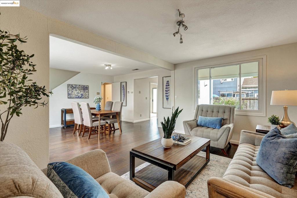 IRON TRIANGLE - Residential