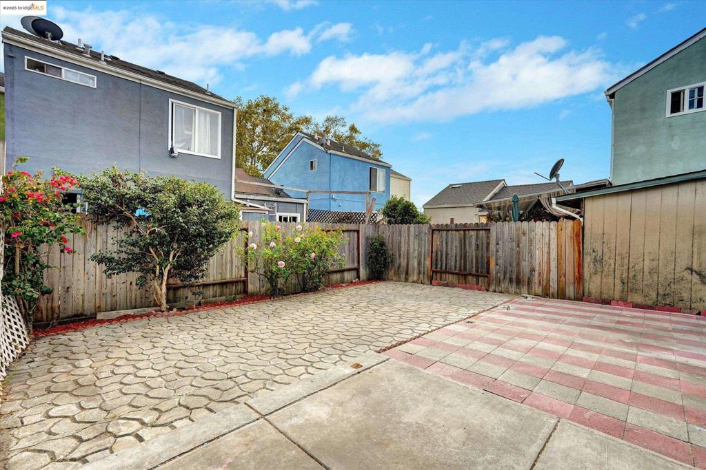 IRON TRIANGLE - Residential