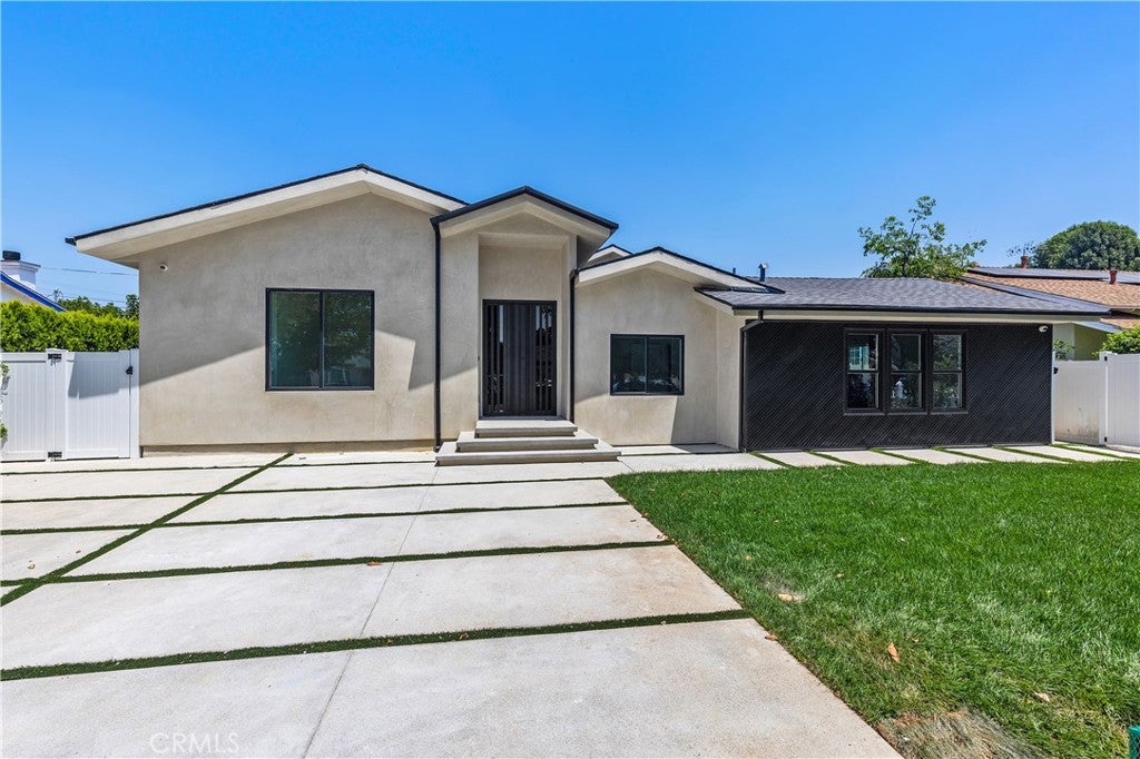 19041 Schoenborn ST, Northridge CA 91324