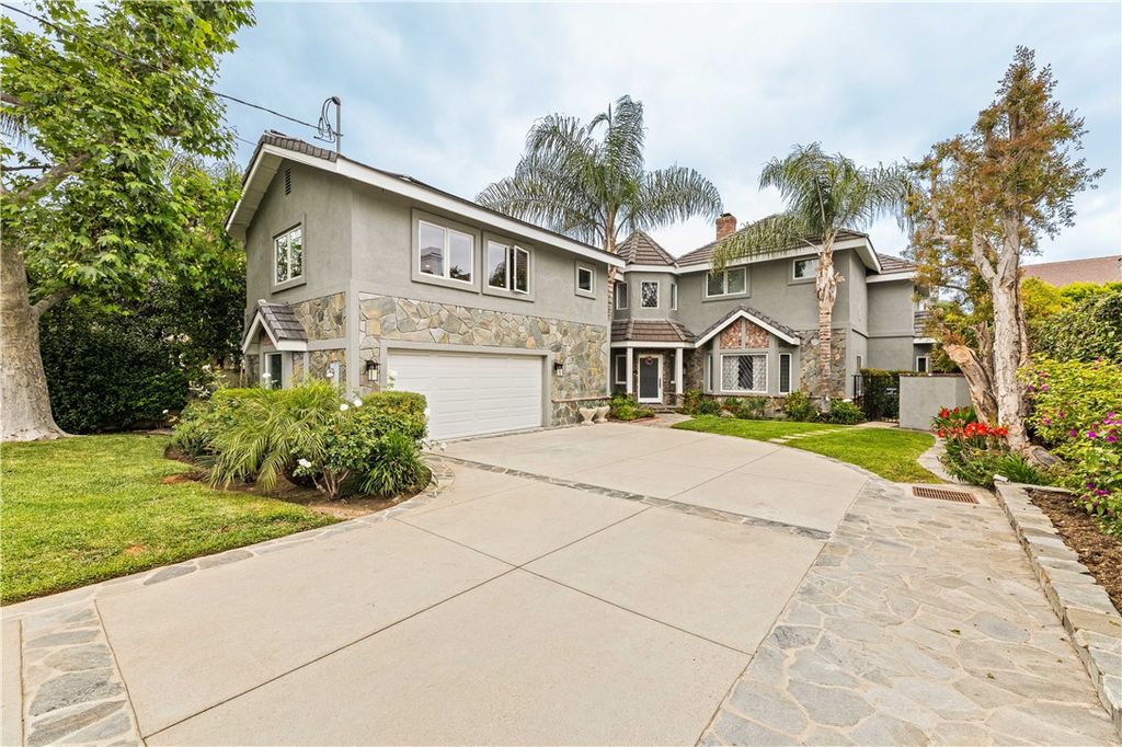 Photo of 4960 Densmore Avenue, Encino, CA 91436 (MLS # SR25109945)