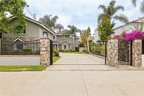Photo of 4960 Densmore Avenue, Encino, CA 91436 (MLS # SR25109945)