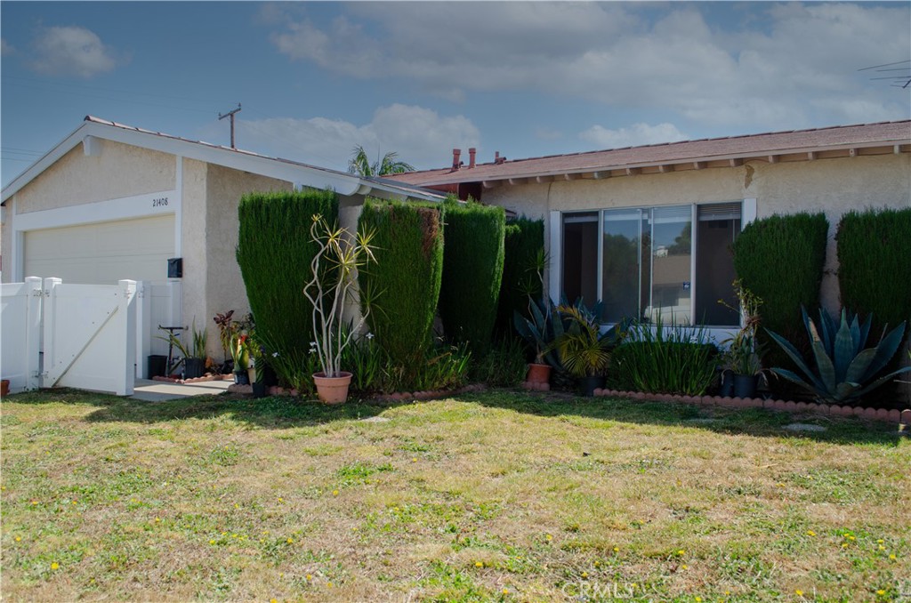 21408 Berendo Avenue