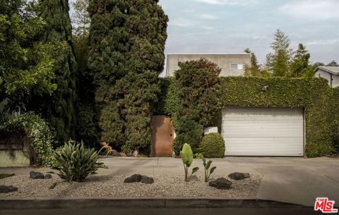 Photo of 714 6th Avenue, Venice, CA 90291 (MLS # 26744679)