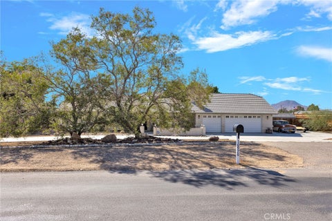 Photo of 16976 Joshua RD, Apple Valley, CA 92307 (MLS # HD26198357)