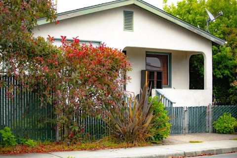 Photo of 631 Mill Street, Half Moon Bay, CA 94019 (MLS # ML82025318)