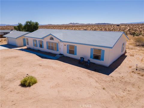 Photo of 423 Delgada Avenue, Yucca Valley, CA 92284 (MLS # IV25074818)