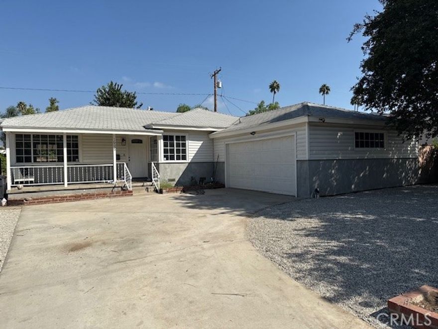 3-bedroom 2 bath home in Covina! Great neighborhood, great schools! Close to all stores, shopping centers. Great place to raise a family.